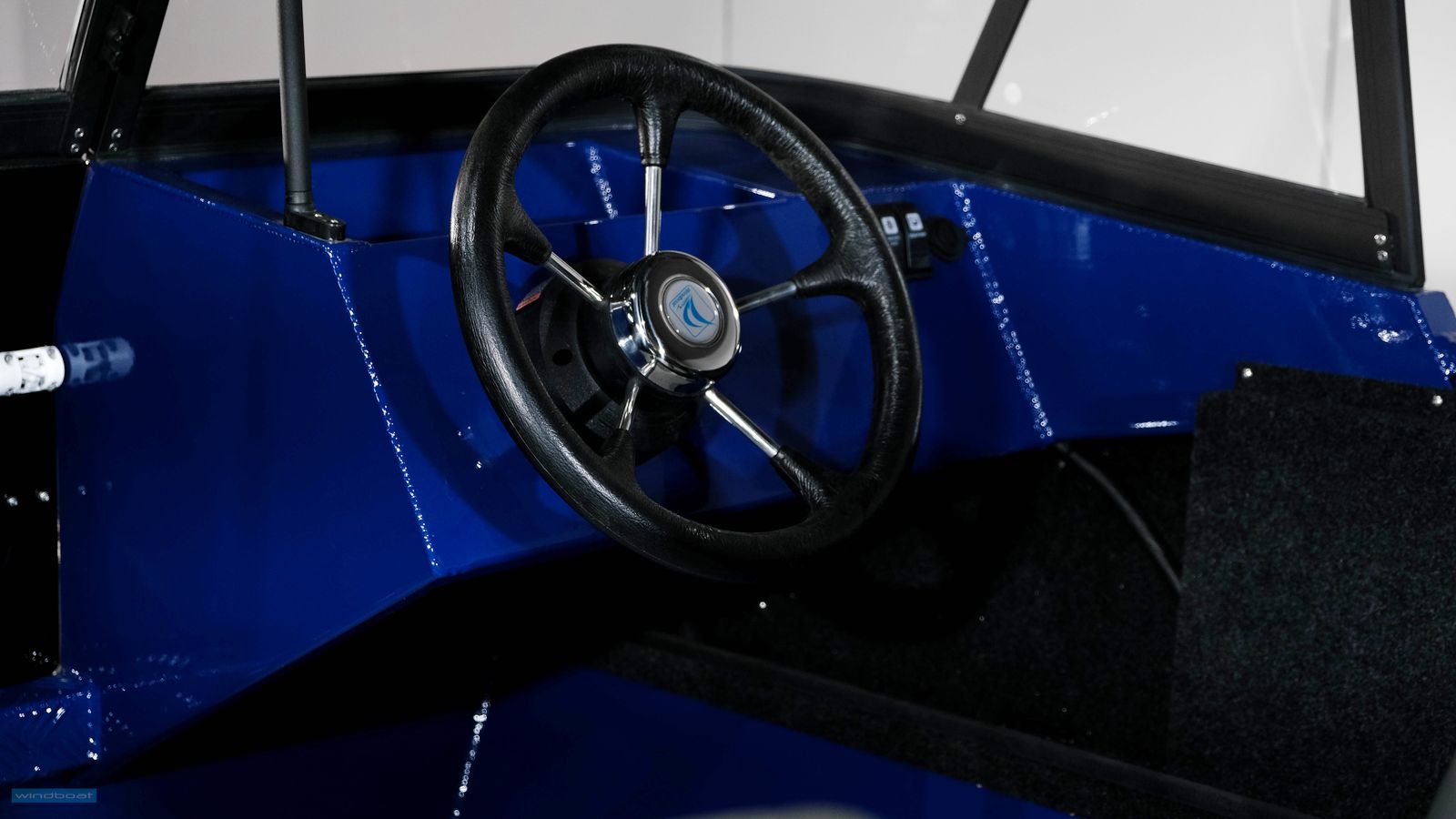 Лодка WINDBOAT 4.5 DCX