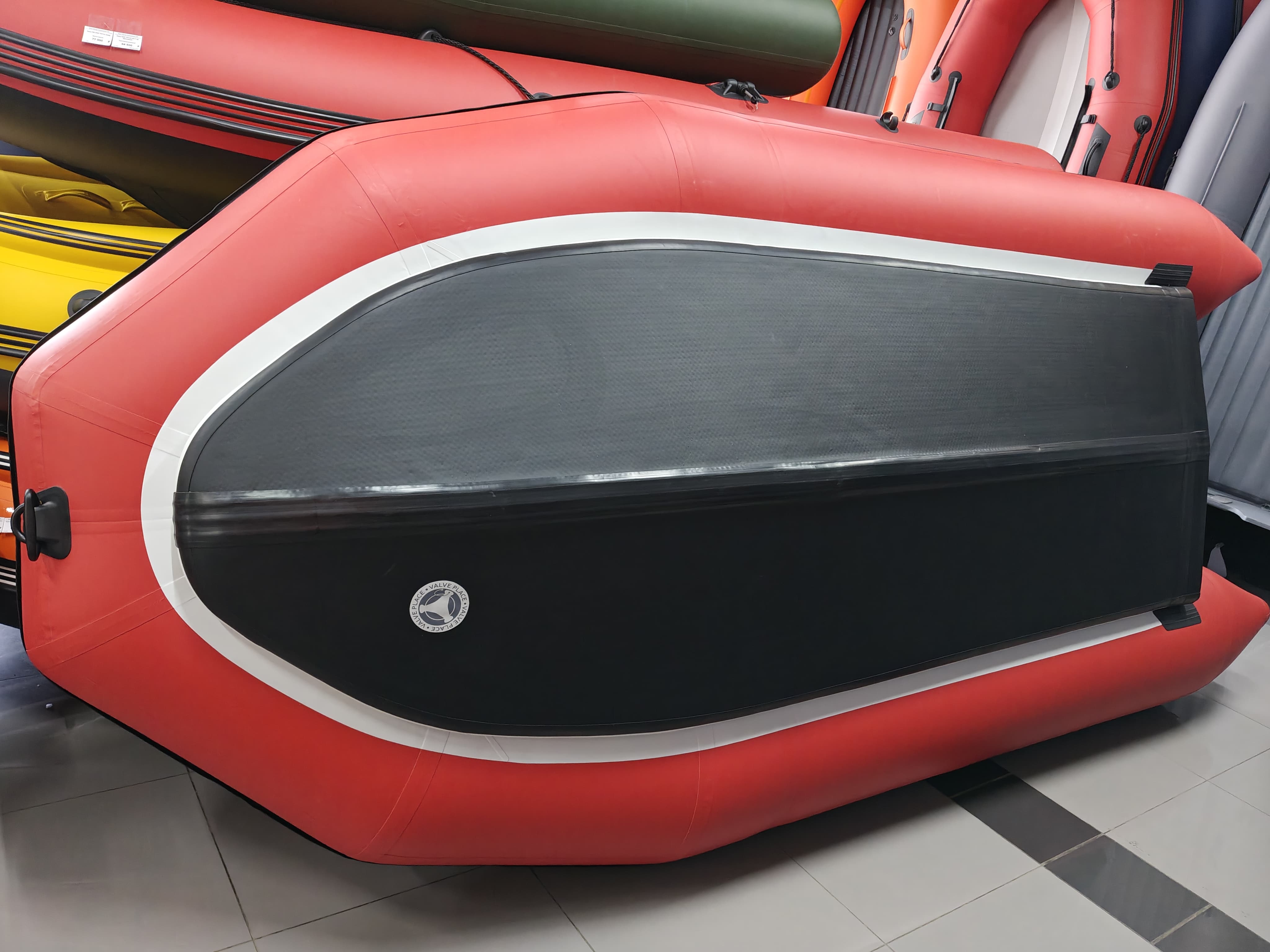 Лодка ПВХ Rocky 395 c защитой дна